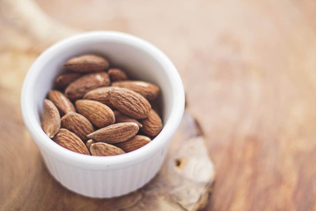 The benefits and risks of eating almonds of kidney patients