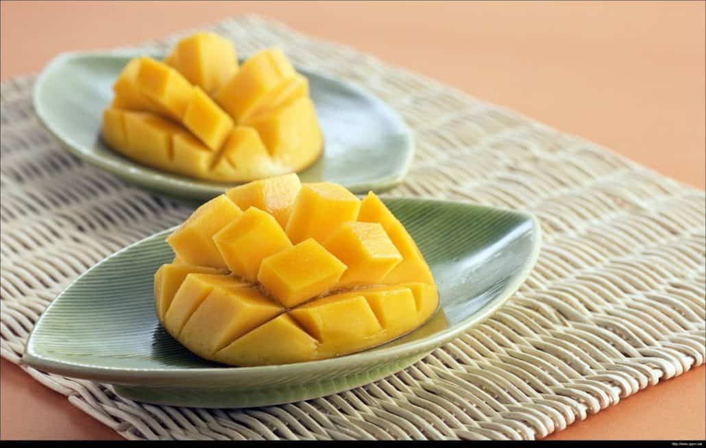 The benefits and risks of eating mango for kidney patients